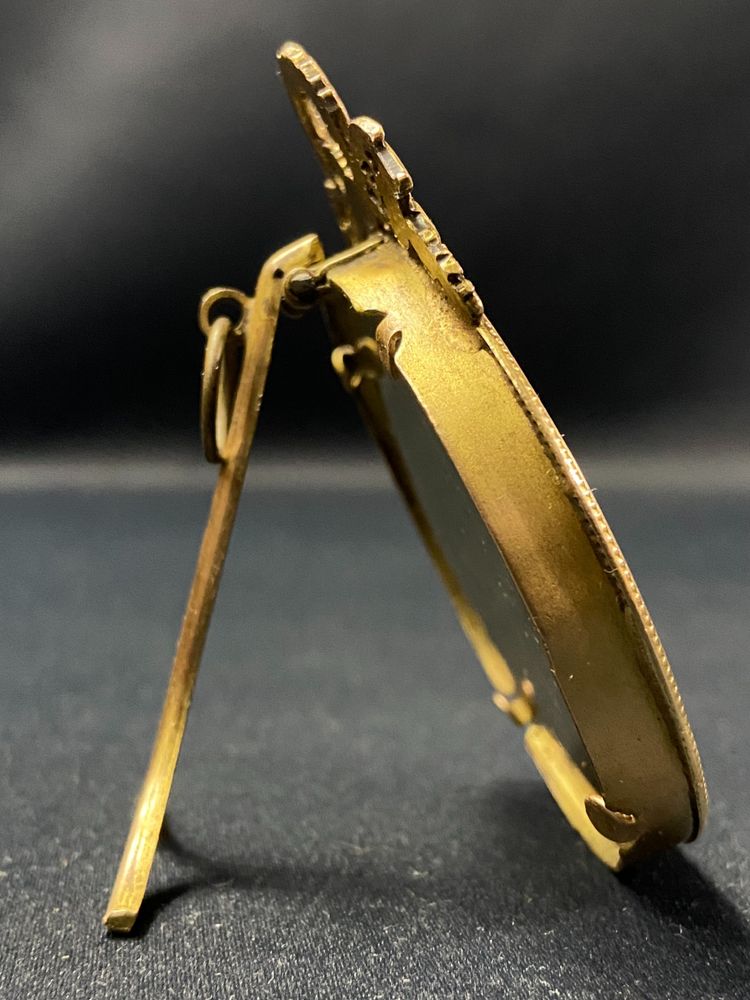 Cadre miniature à poser ou à suspendre en bronze doré fin XIXe style Louis XVI