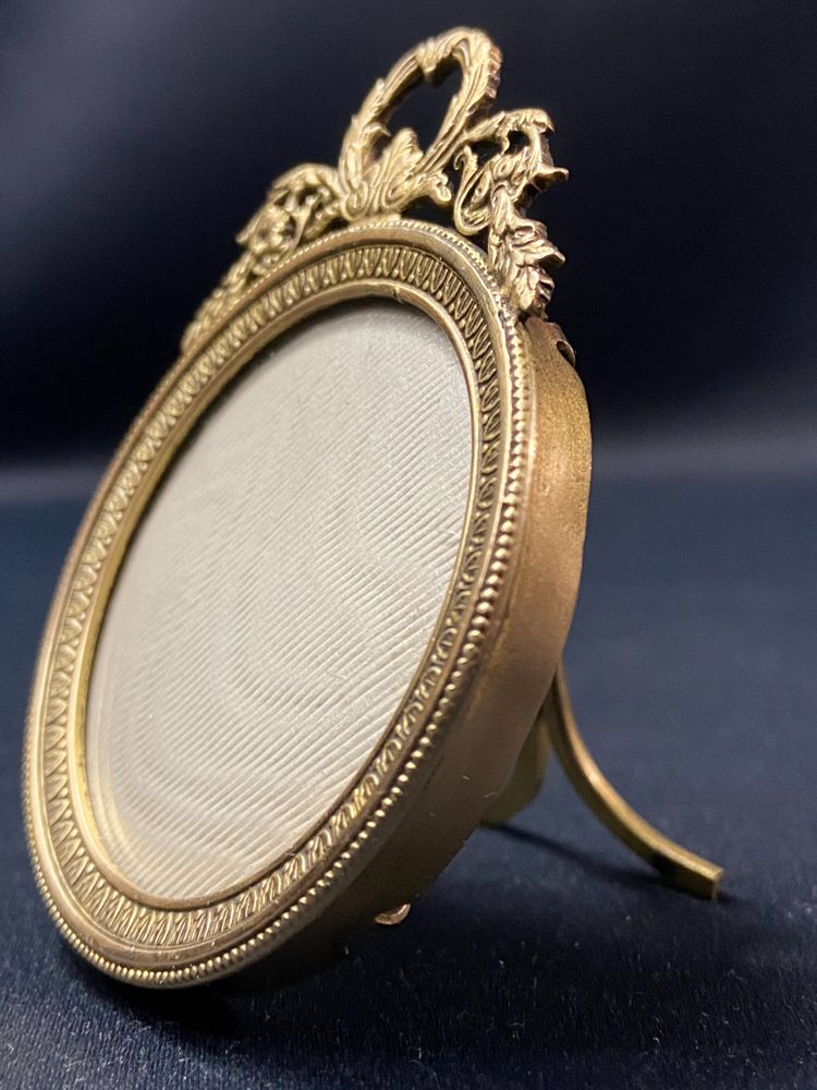 Cadre miniature à poser ou à suspendre en bronze doré fin XIXe style Louis XVI