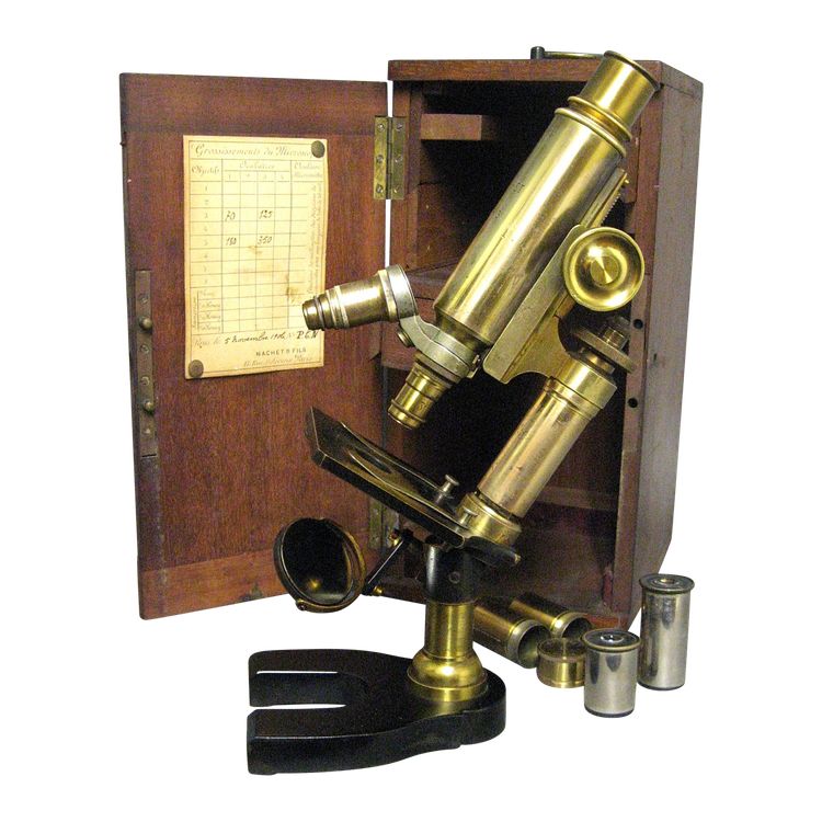 Microscopio Nachet Parigi 1906. Nella sua custodia in mogano, con ottica.