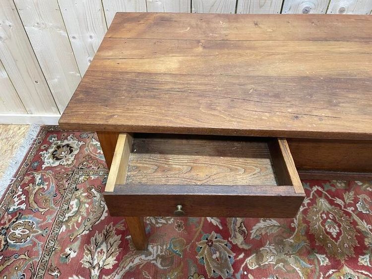 Table de ferme rustique à Yette 