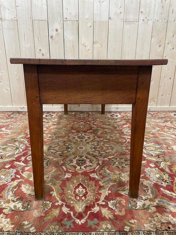 Table de ferme rustique à Yette 