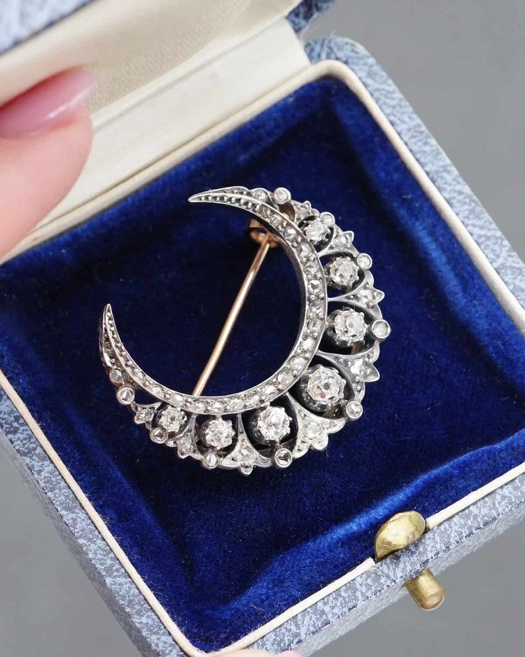 Spilla a forma di mezzaluna in oro 18k e argento con diamanti, astronomia, Napoleone III, gioielli celestiali 