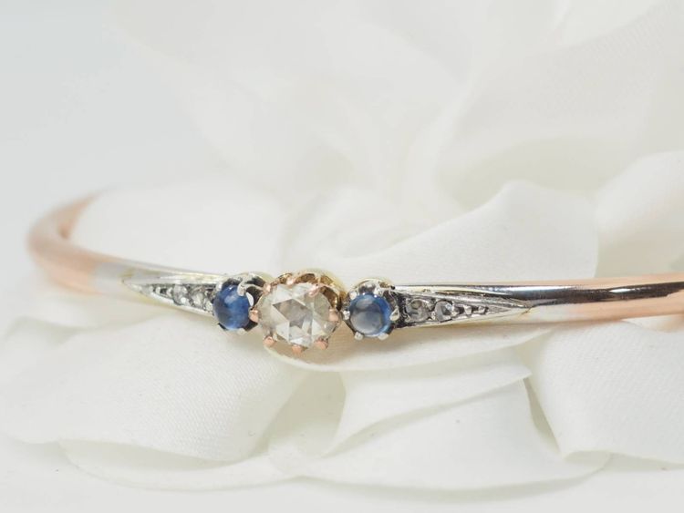 Art Nouveau bangle bracelet in two-tone gold, sapphires and diamonds
