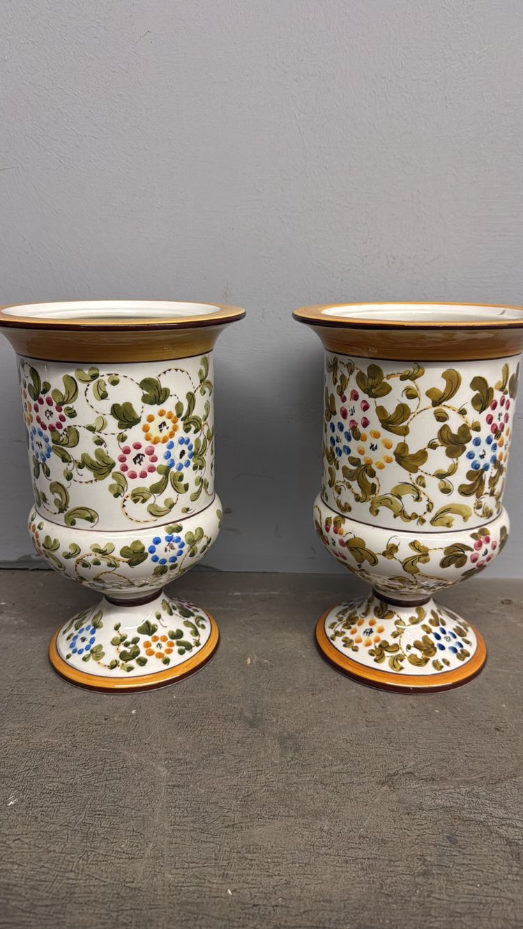 Coppia di vasi in maiolica dipinta metà '900 manifattura Firenze MTC h 24cm