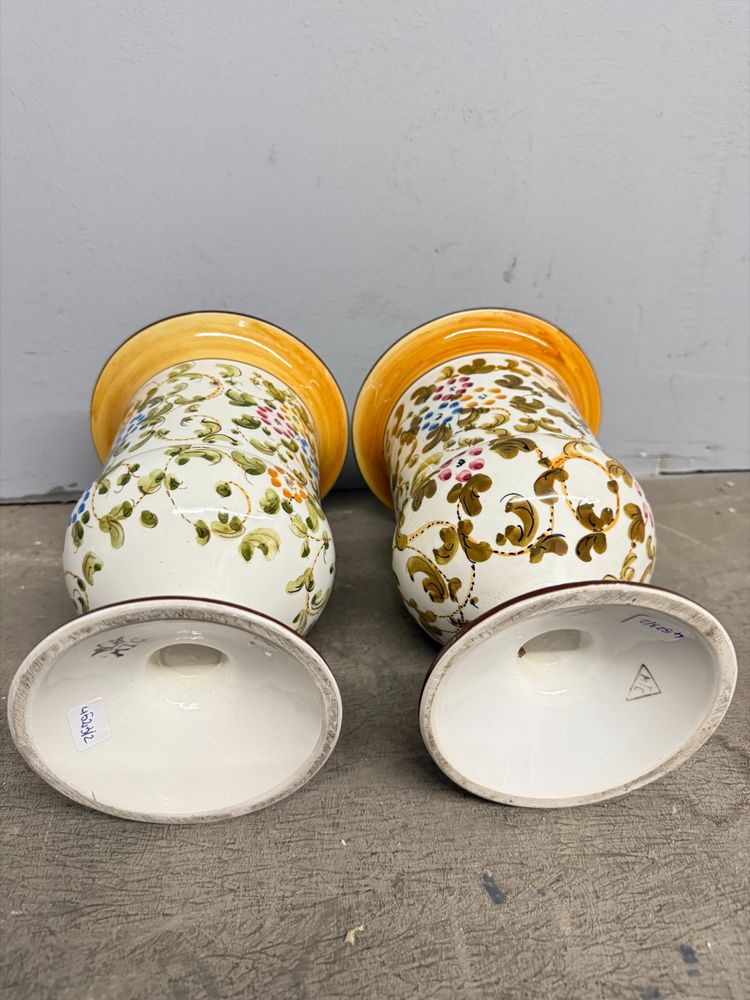 Coppia di vasi in maiolica dipinta metà '900 manifattura Firenze MTC h 24cm
