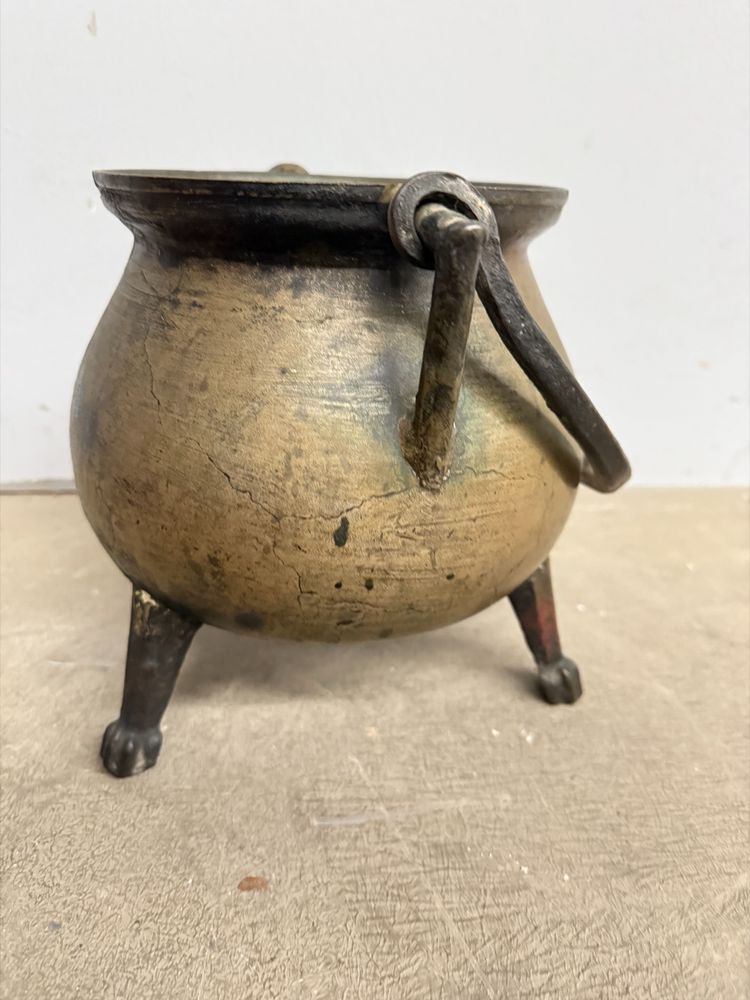 Chaudron antique à trois pieds, XVIIIe siècle, 25x23 cm
