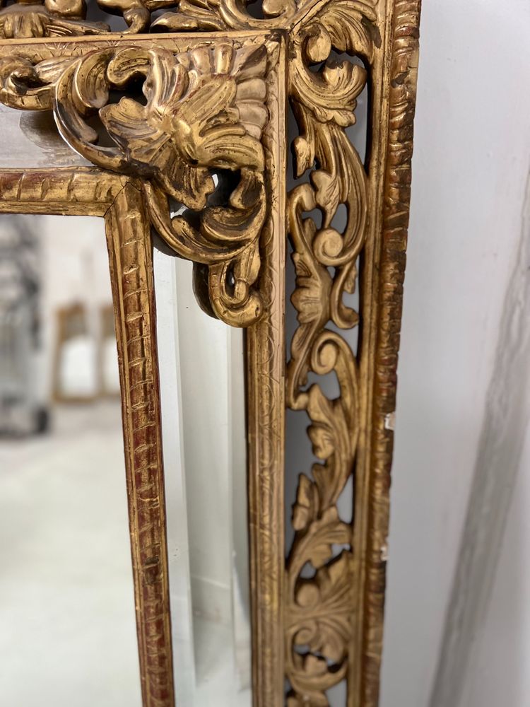 Miroir a pare closes de style Louis XIV en bois et stuc doré XIX siècle