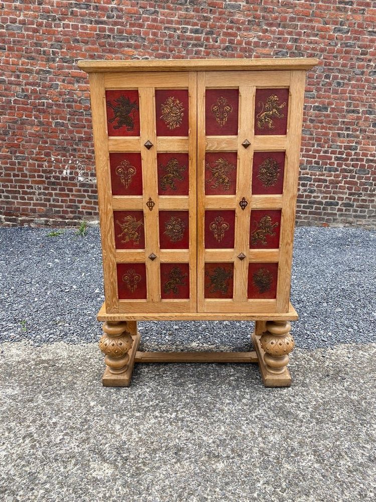 - Cabinet Art Deco En Chene Et Cuir, De Style Neoclassique Circa 1940/1950