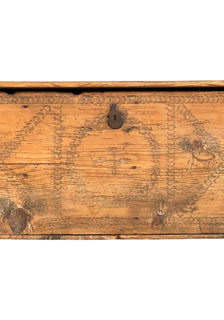 Cassapanca rustica incisa del 1800