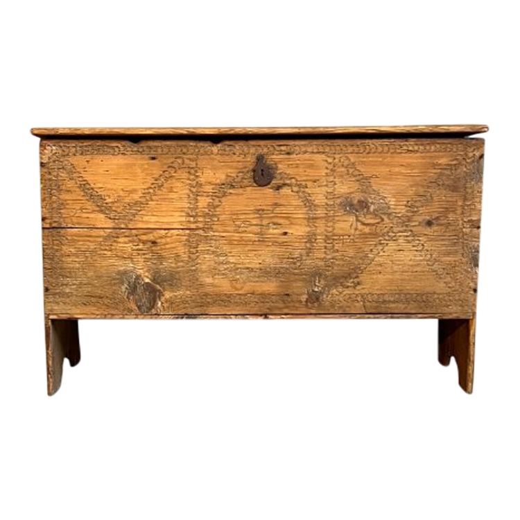 Cassapanca rustica incisa del 1800
