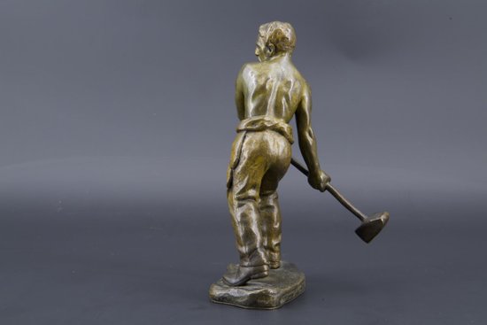 Bronzo raffigurante un operaio alla mazza, Andor Ruff (1885 - 1951)