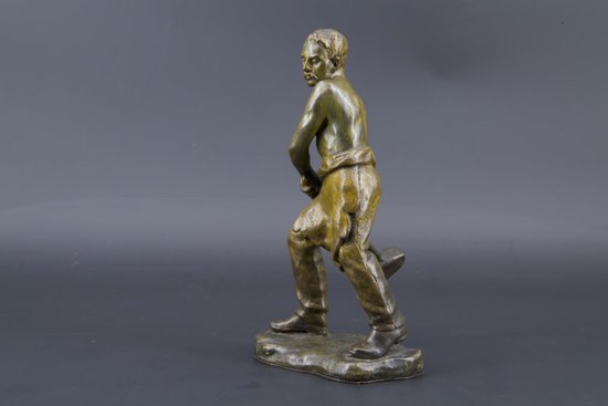 Bronzo raffigurante un operaio alla mazza, Andor Ruff (1885 - 1951)