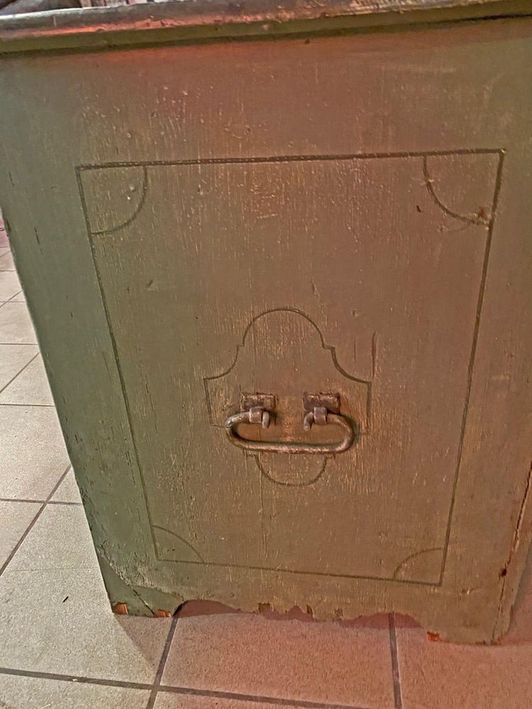Cassettiera a balestra in abete dipinto del XVIII secolo (ht 75 X 120 X 60 cm)