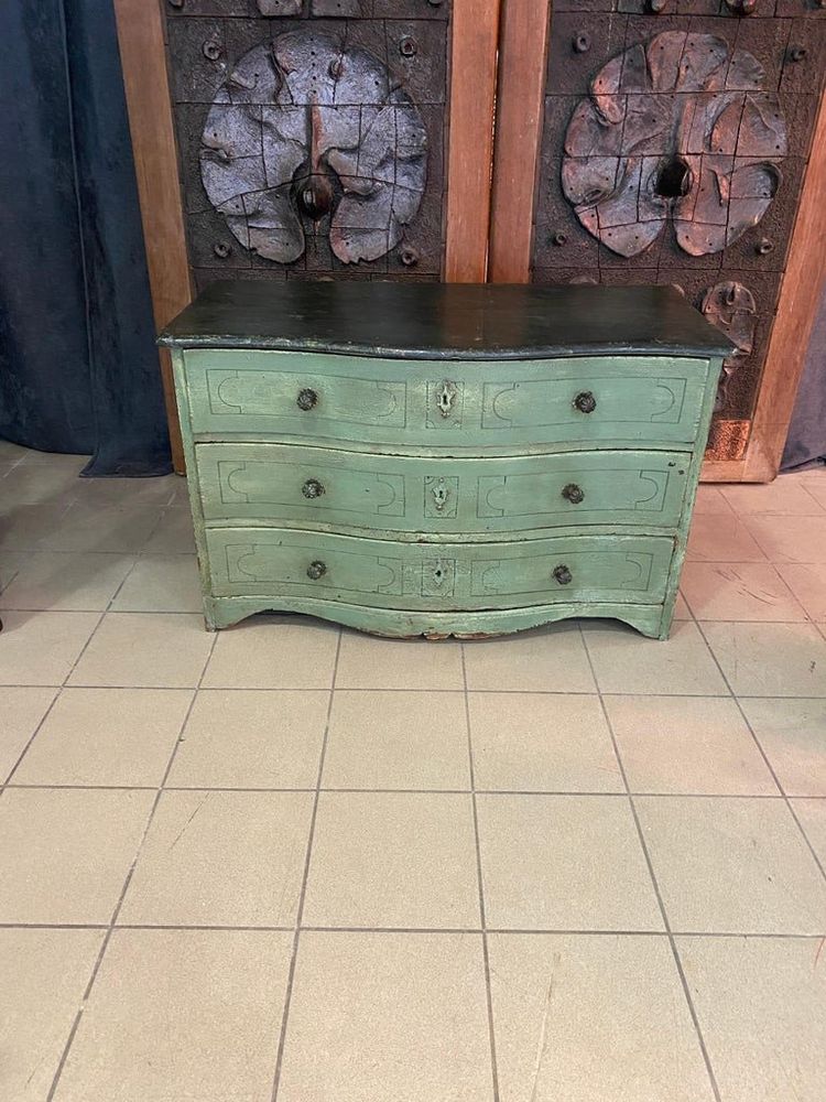 Cassettiera a balestra in abete dipinto del XVIII secolo (ht 75 X 120 X 60 cm)
