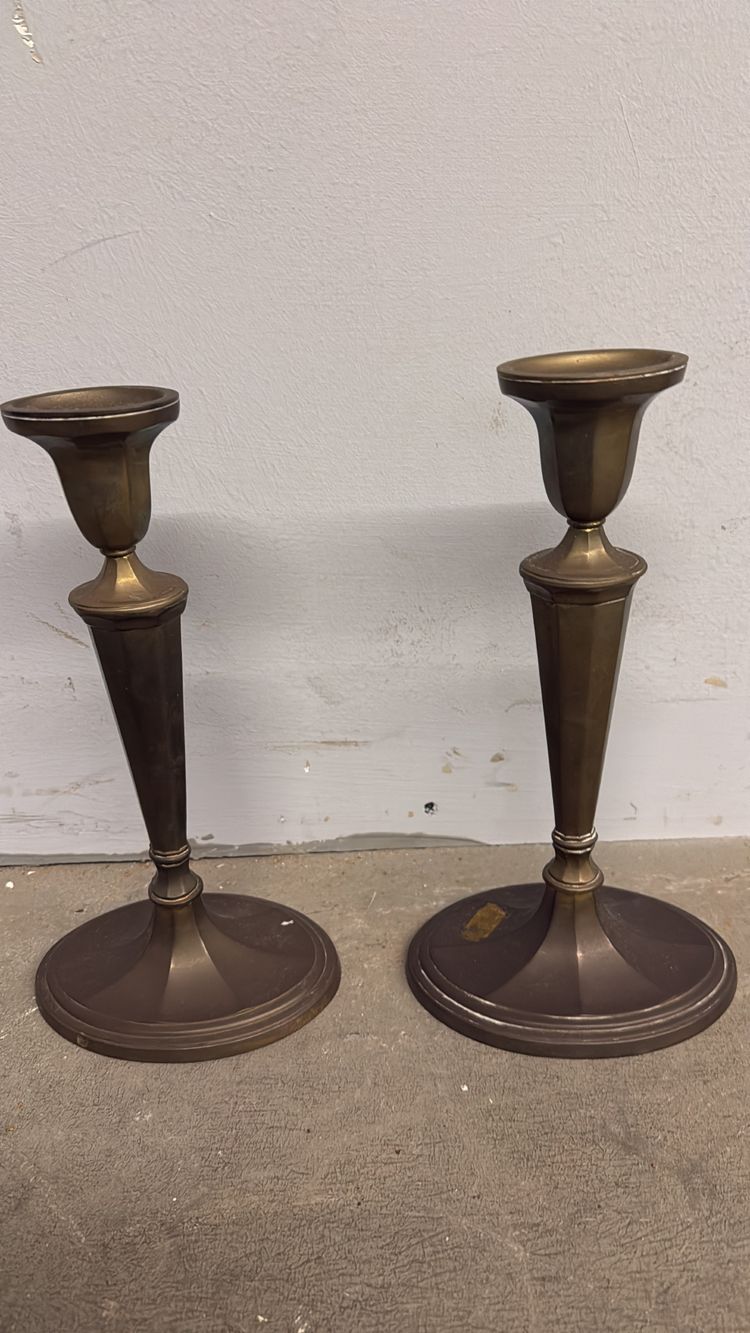 Pair of Art Deco candelabra candlesticks. 1940 in bronze, h28cm