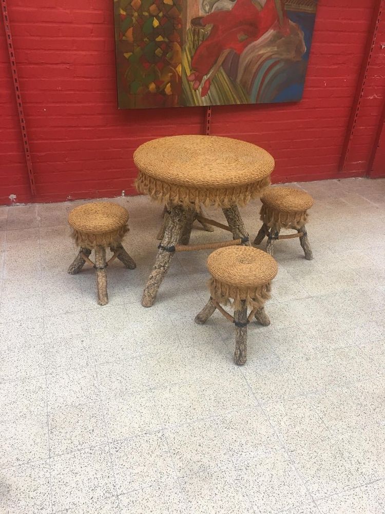 Volkskunstwerk. Tischset, 4 Hocker aus Baumstämmen, Bast, um 1970