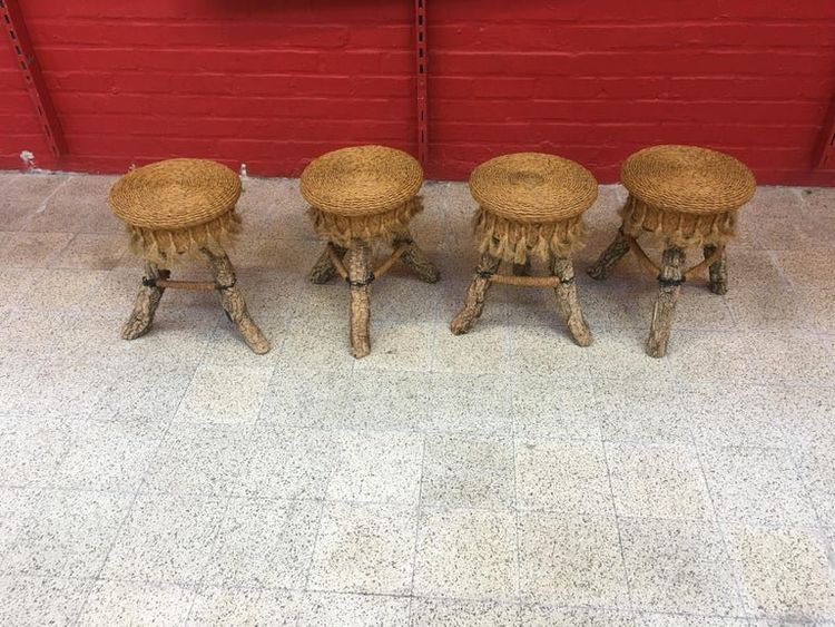 Volkskunstwerk. Tischset, 4 Hocker aus Baumstämmen, Bast, um 1970