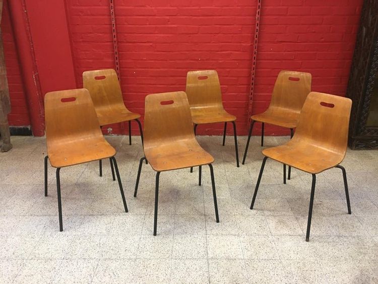 Suite De 6 Chaises Empilables En Bois Thermoformé, Circa 1950
