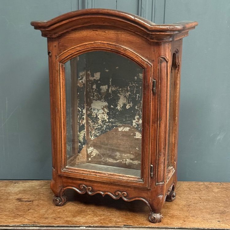 Small Louis XV mahogany display cabinet with winkle feet