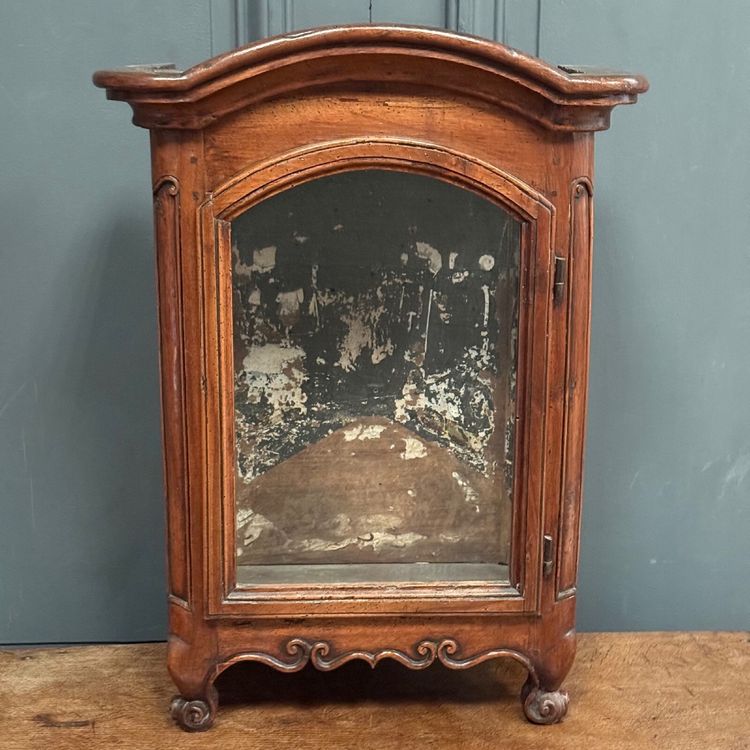 Small Louis XV mahogany display cabinet with winkle feet