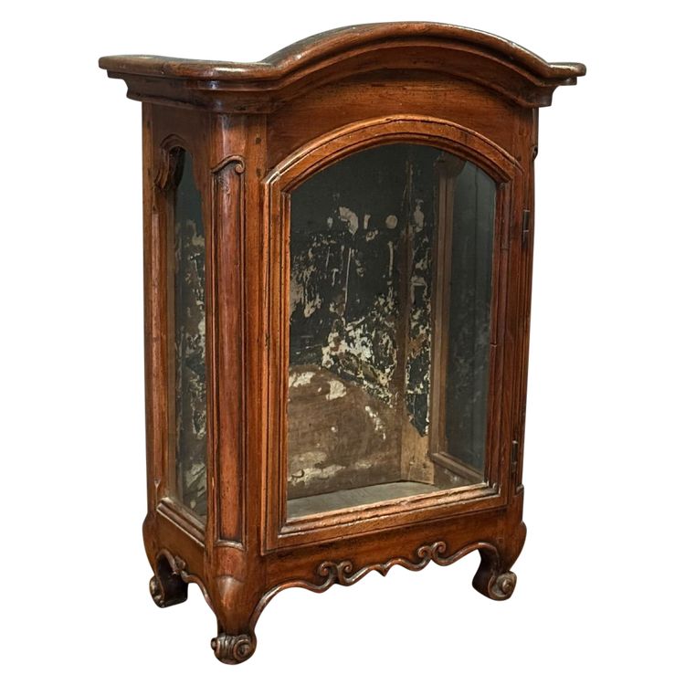 Small Louis XV mahogany display cabinet with winkle feet
