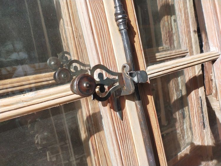 5 Fenêtres Anciennes En Pitchpin Complètes Cadre Et Espagnolette Porte Vitrine Bibliothèque