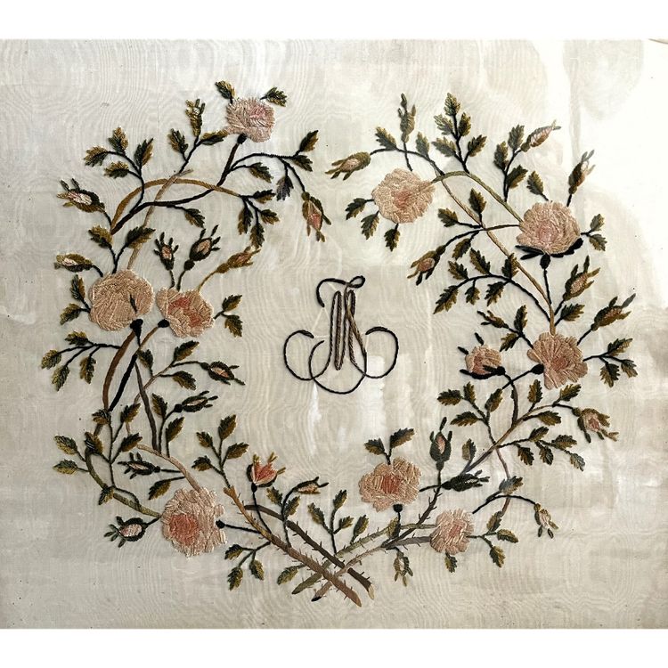 Raffinato ricamo moiré del XIX secolo