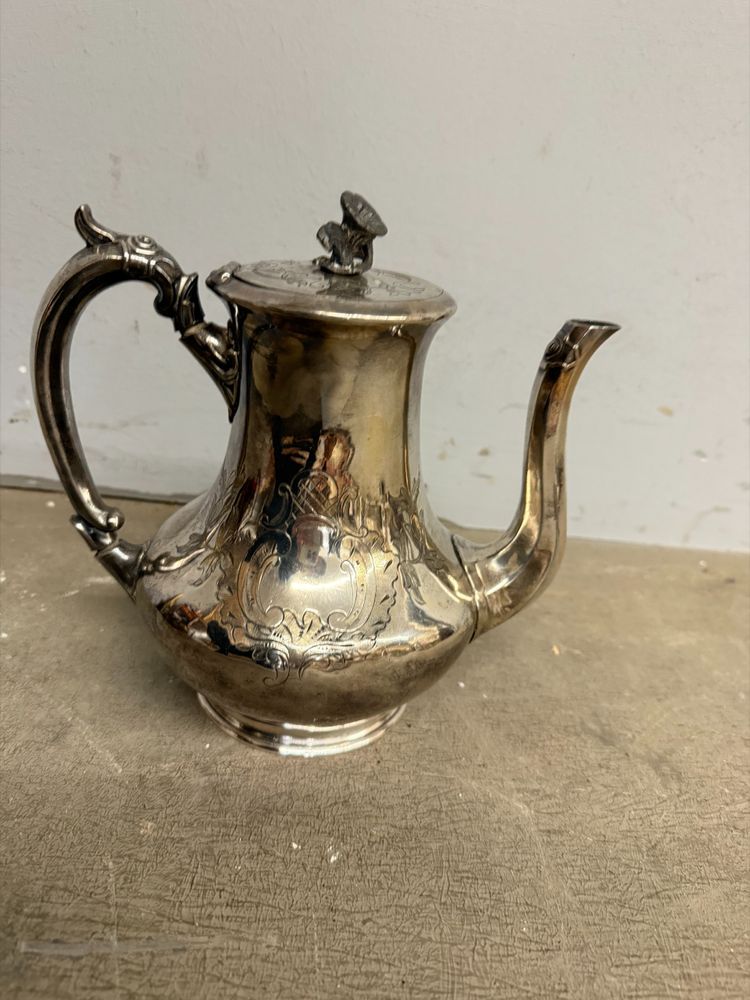 Théière ancienne en argent de Sheffield, fin du XIXe siècle, marquée sur le dessous, 22x24cm