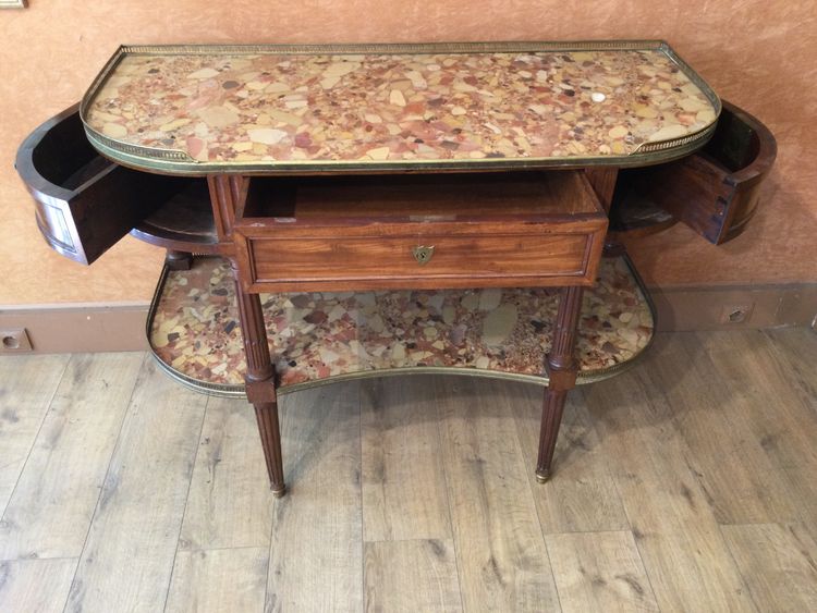 Une console desserte Louis XVI en acajou
