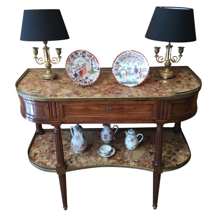 Une console desserte Louis XVI en acajou