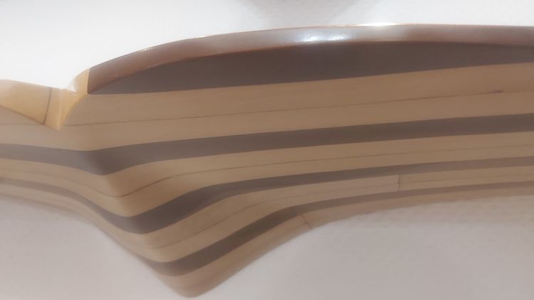 Grande mensola da parete dal design contemporaneo 