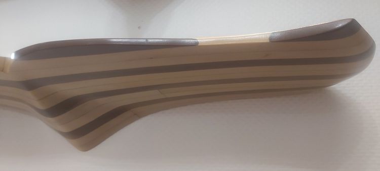 Grande mensola da parete dal design contemporaneo 