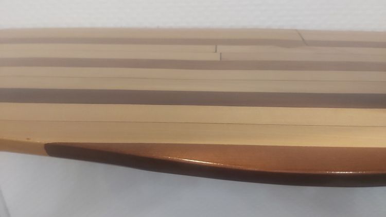 Grande mensola da parete dal design contemporaneo 