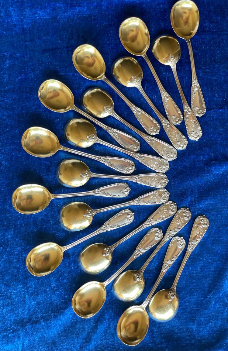 18 ice cream scoops.