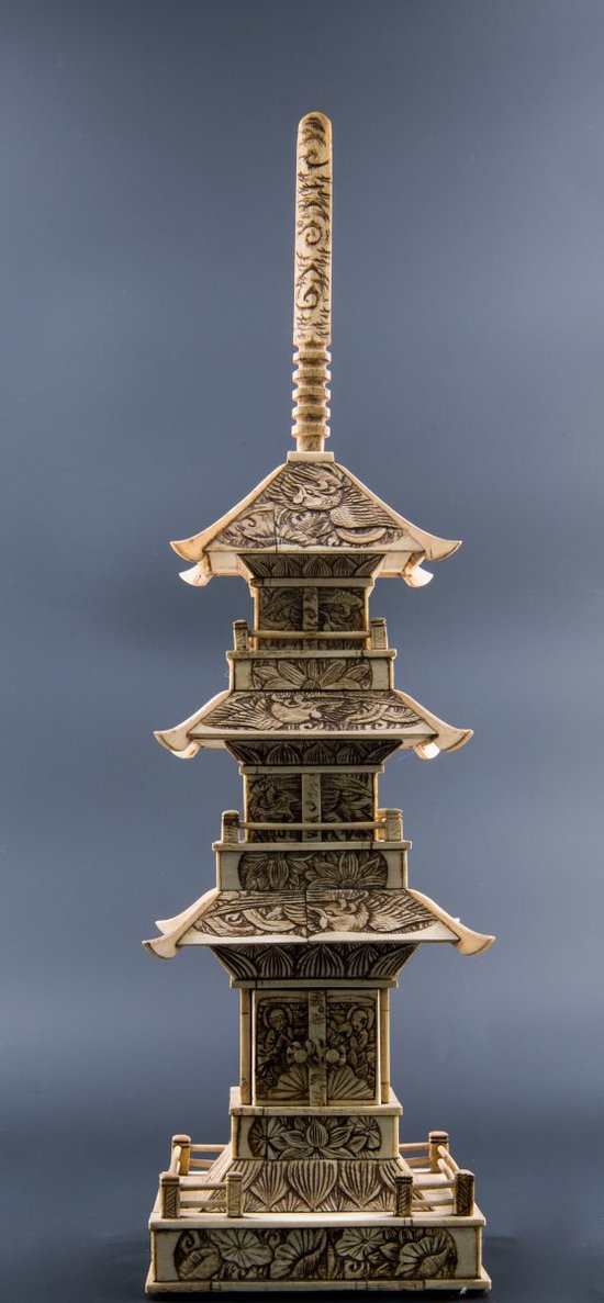 Buddhistische Pagode Aus Geschnitztem Knochen, Japan, Circa 1930