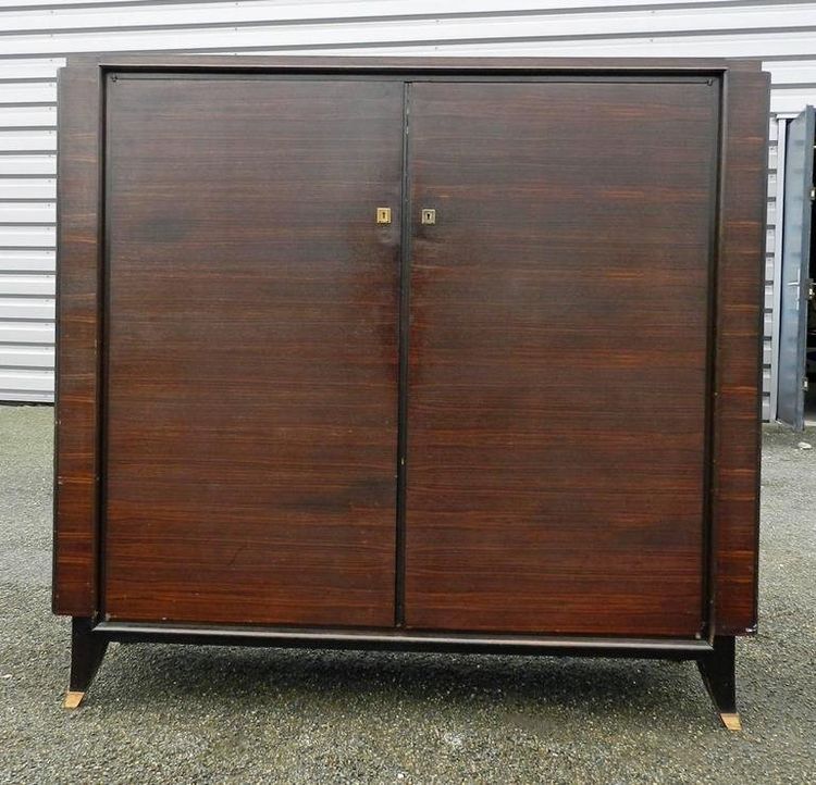 Palisanderschrank, Art Deco Periode, im Stil von Jules Leleu, um 1930