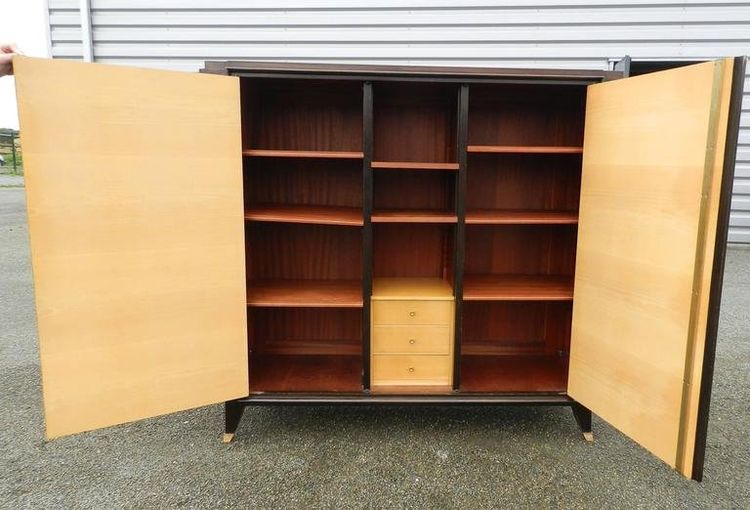 Palisanderschrank, Art Deco Periode, im Stil von Jules Leleu, um 1930