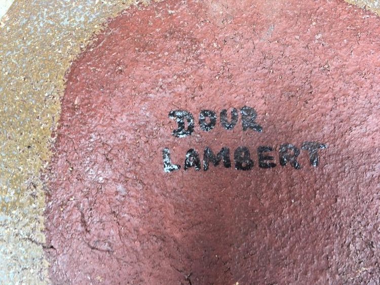 Claire Lambert (1936) Grande piatto in ceramica, Dour Workshop, circa 1960-1970