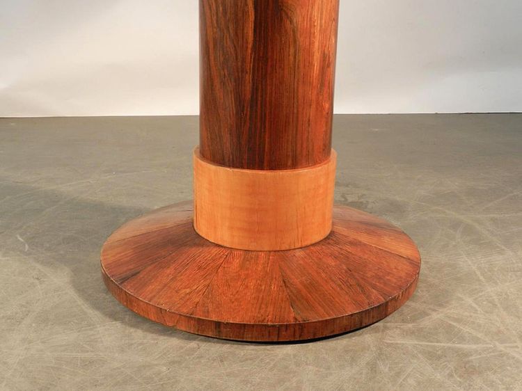 Gueridon Art Déco, circa 1930, impiallacciatura in palissandro e impiallacciatura in sicomoro