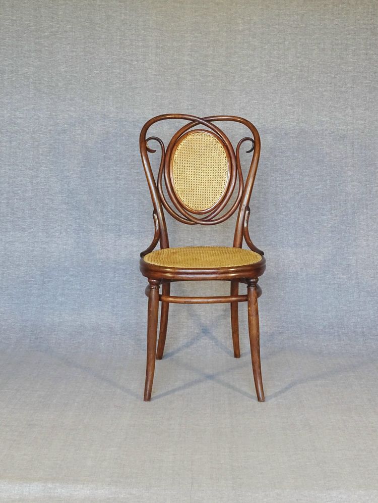 Sedia Thonet N°22 del 1890, canalizzazione recente.