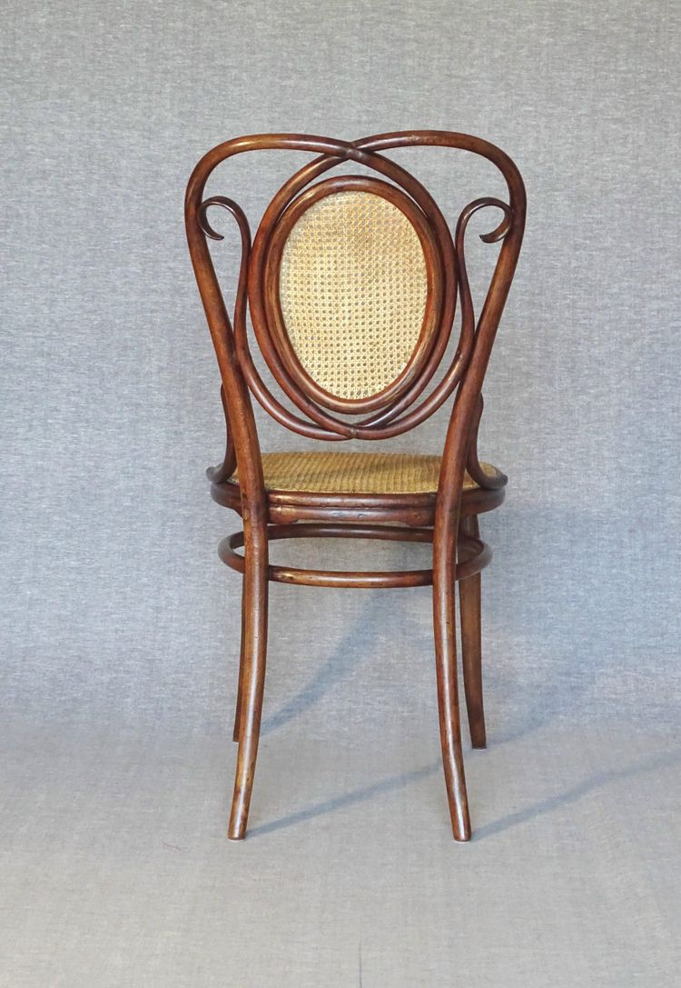 Sedia Thonet N°22 del 1890, canalizzazione recente.