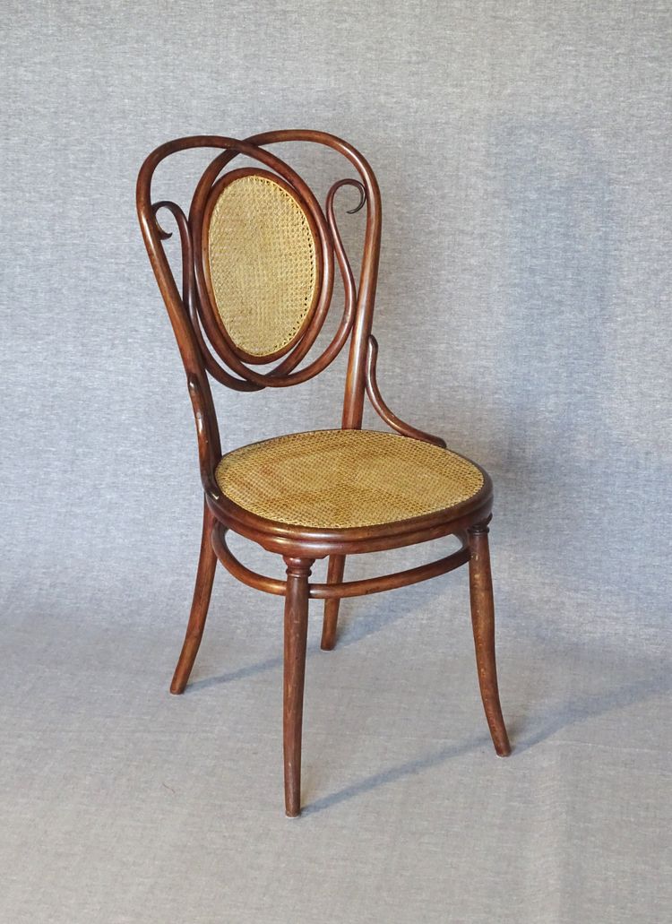 Sedia Thonet N°22 del 1890, canalizzazione recente.