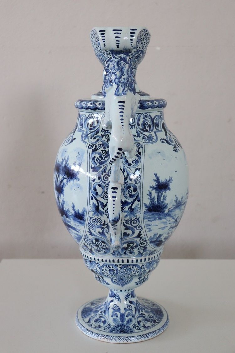 antike Vase aus Majolika aus dem 19. Jahrhundert