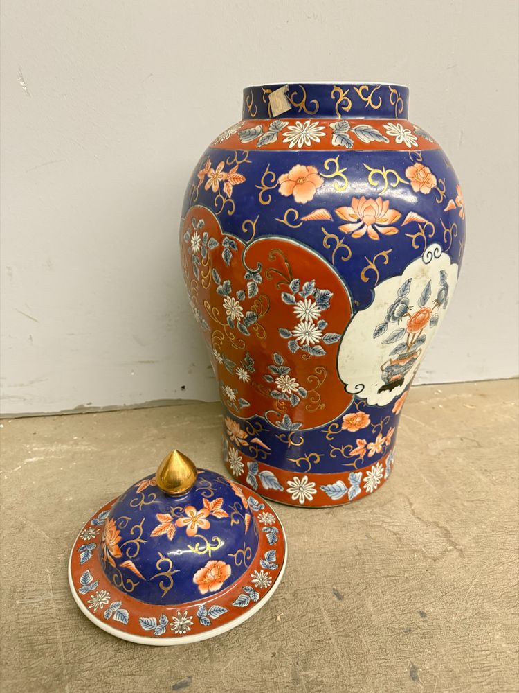 Vase japonais ancien, début du 20e siècle, signé à la base, h 55 cm.