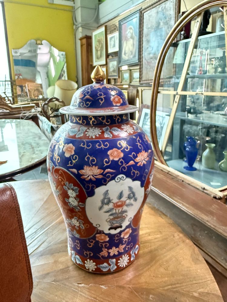 Vase japonais ancien, début du 20e siècle, signé à la base, h 55 cm.