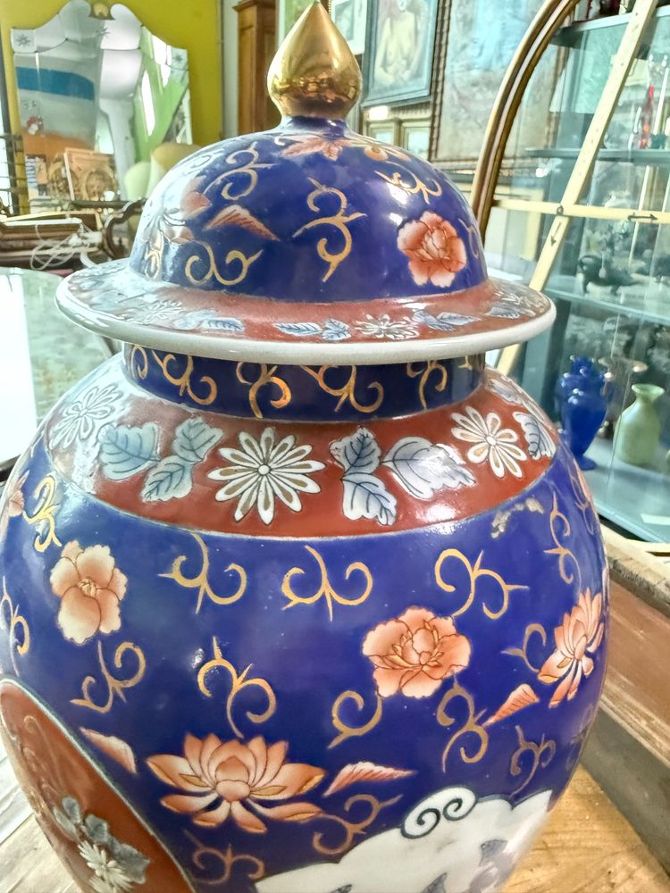 Vase japonais ancien, début du 20e siècle, signé à la base, h 55 cm.