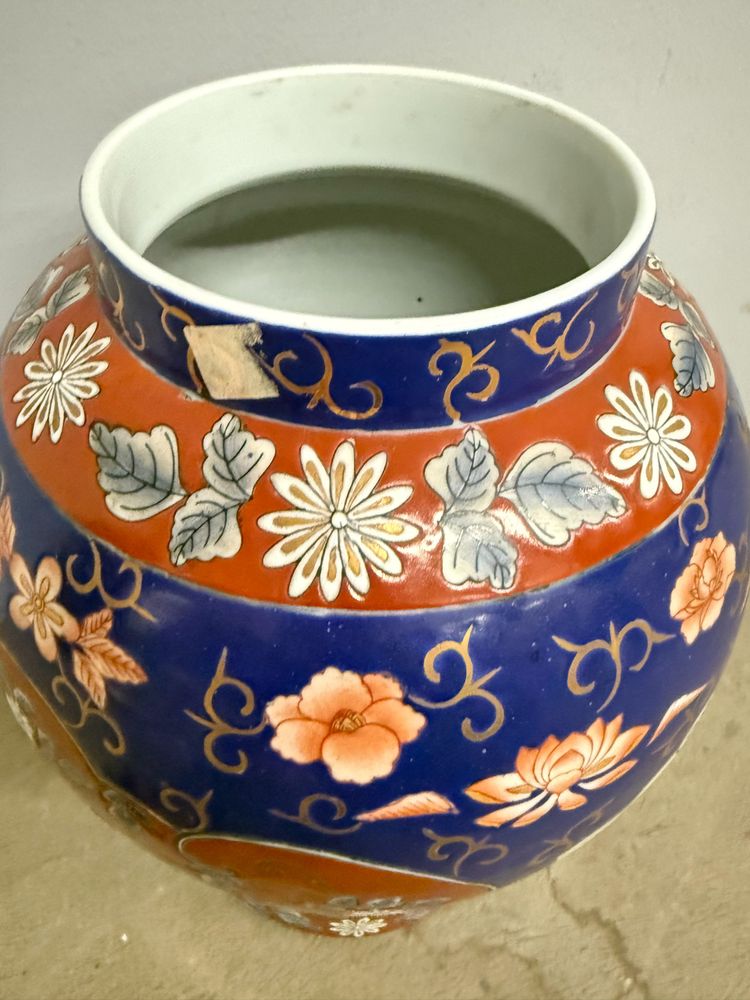 Vase japonais ancien, début du 20e siècle, signé à la base, h 55 cm.