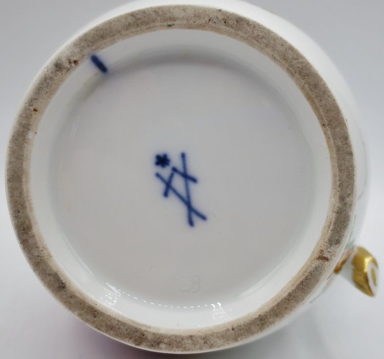 Caffettiera in porcellana di Meïssen, XVIII secolo.