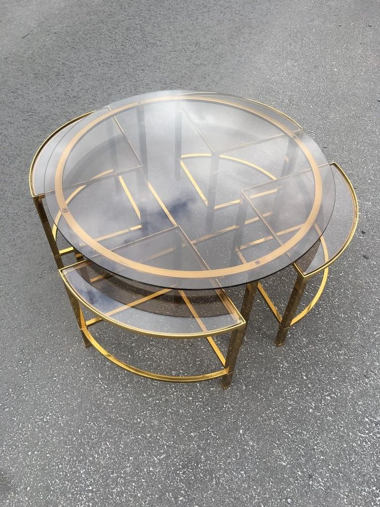 Table De Salon Et Ses 4 Tablettes d'Appoint En Laiton Et Verre Fumé, Style Maison Baguès, 1970