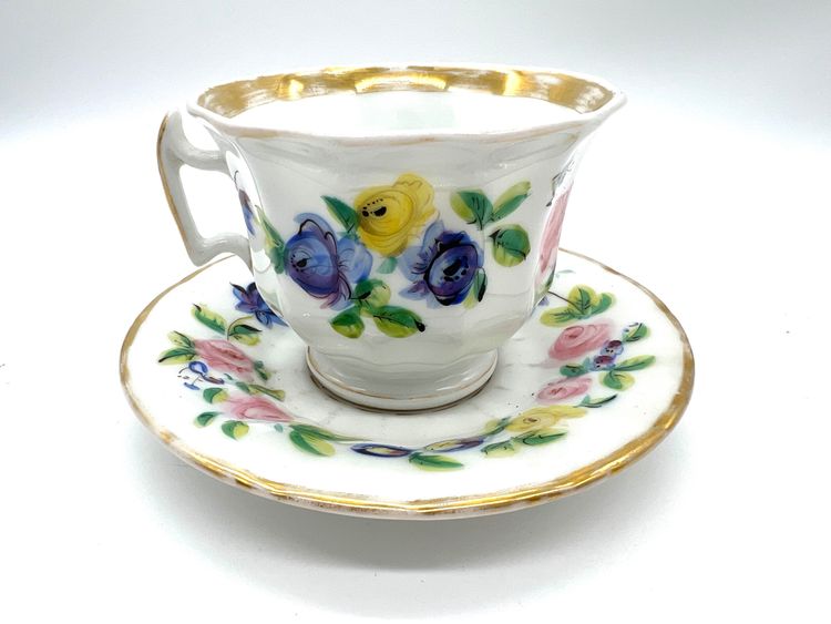 Paris porcelain cup and saucer - Louis-Philippe period - Floral decoration and gilding